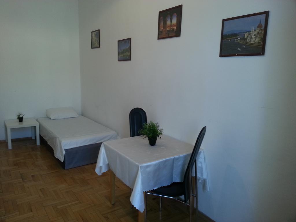 Caterina Private Rooms And Apartments Budapest Bagian luar foto