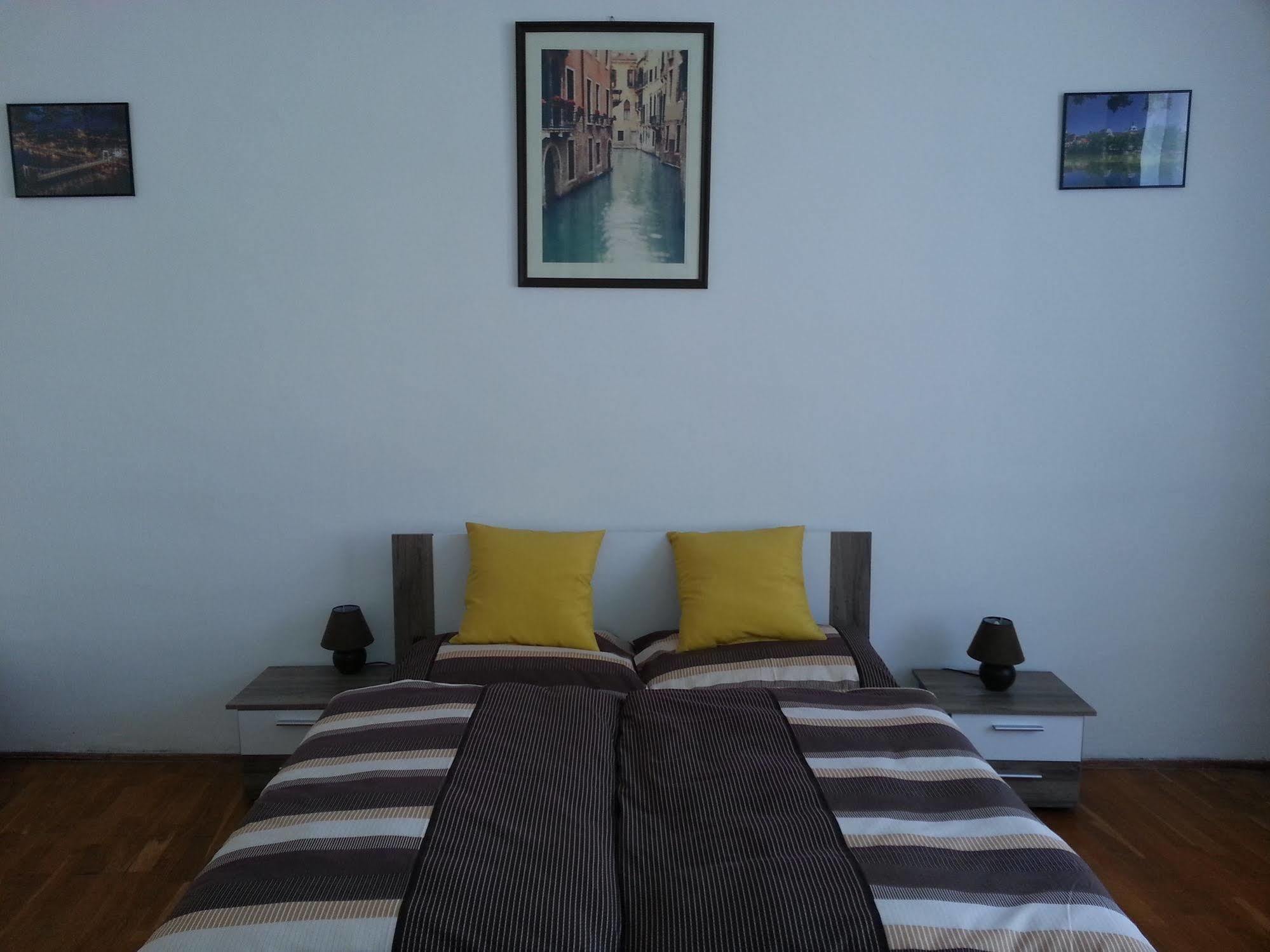 Caterina Private Rooms And Apartments Budapest Bagian luar foto