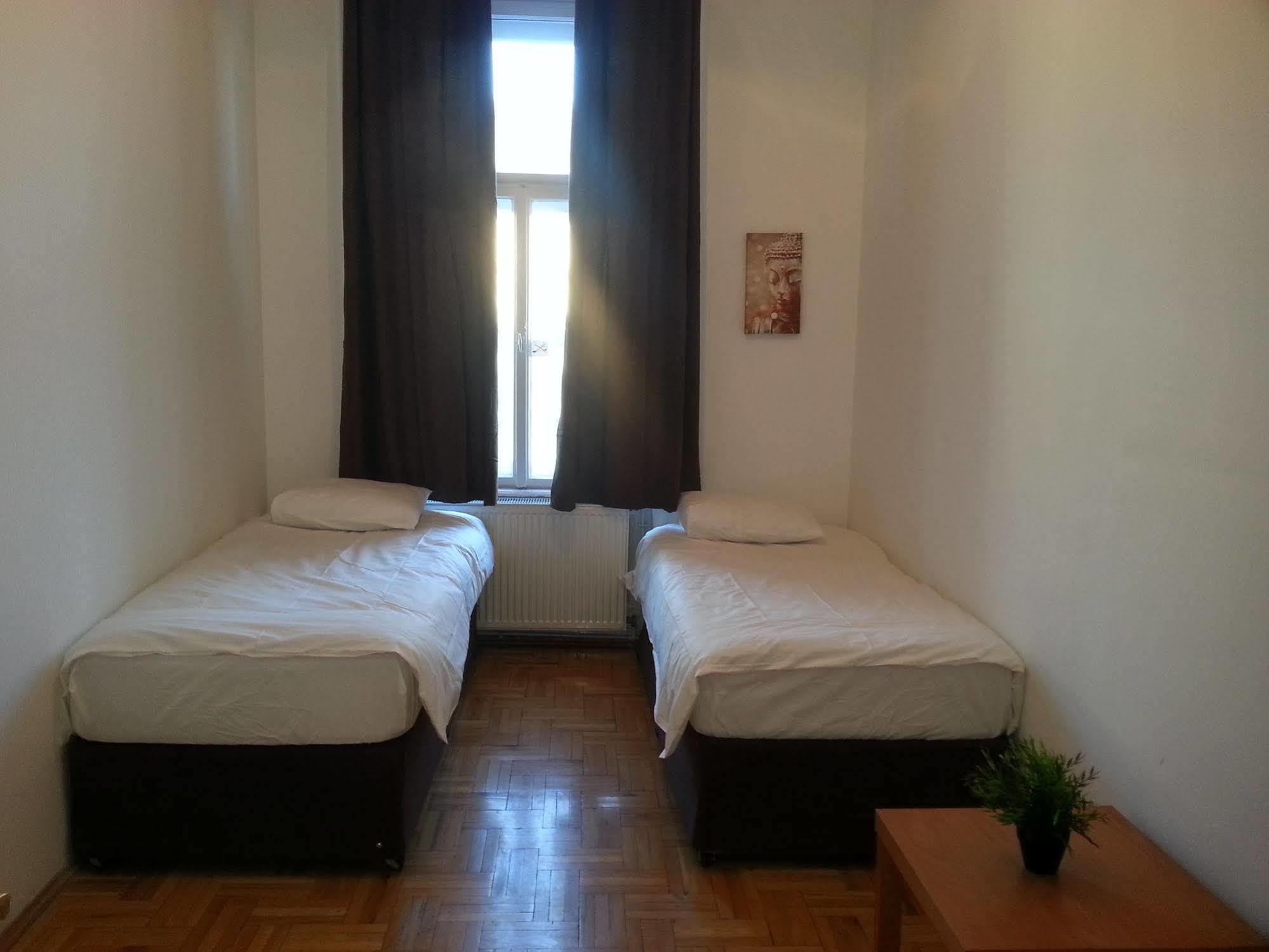 Caterina Private Rooms And Apartments Budapest Bagian luar foto