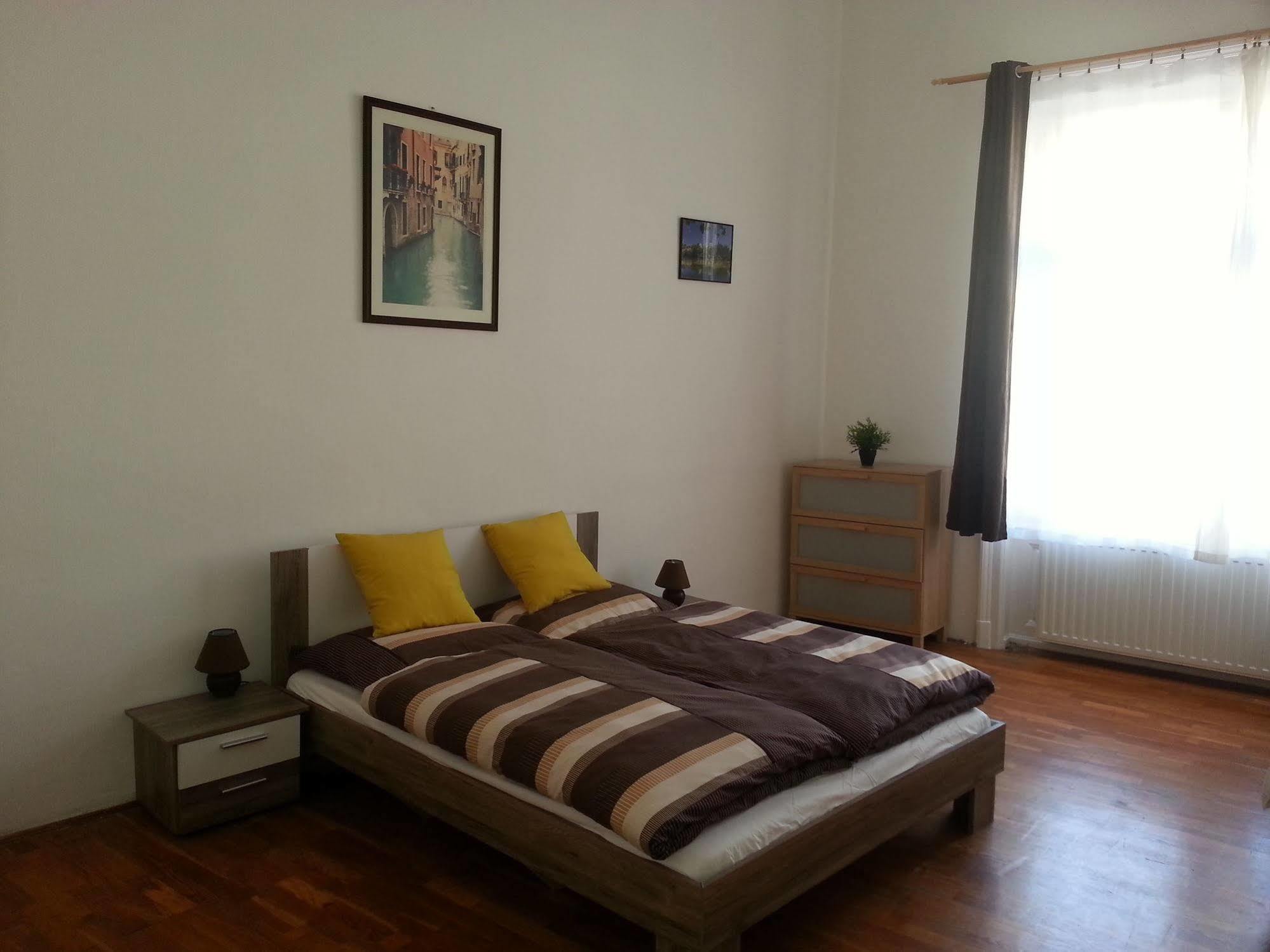 Caterina Private Rooms And Apartments Budapest Bagian luar foto